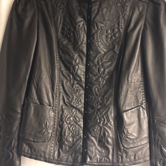 Tahari Black Embossed Black Leather Jacket w Mandarin Collar & Bell Sleeves XS - Picture 3 of 14